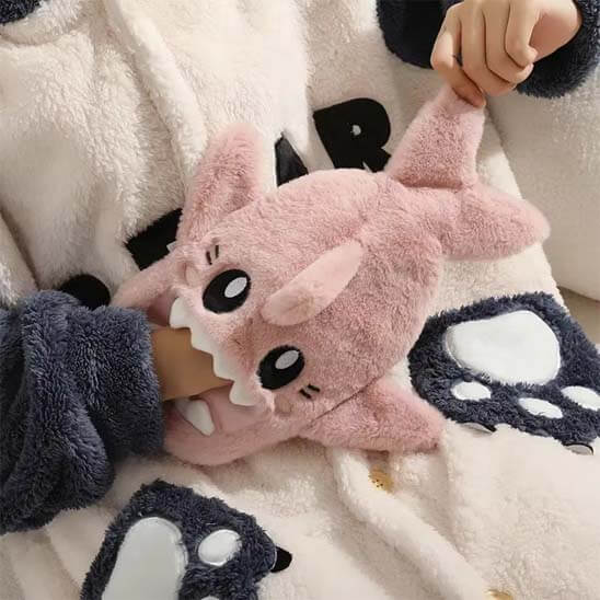Bouillotte eau chaude avec house requin rose en peluche