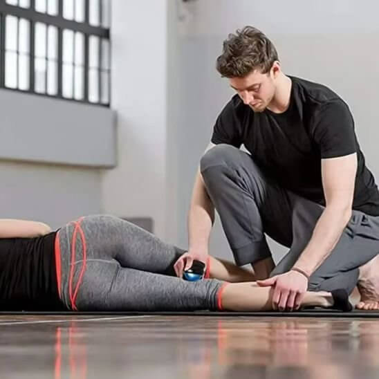 Boule de massage Recupflex homme massant