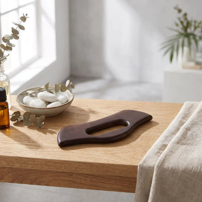 Gua sha corps posé sur la table