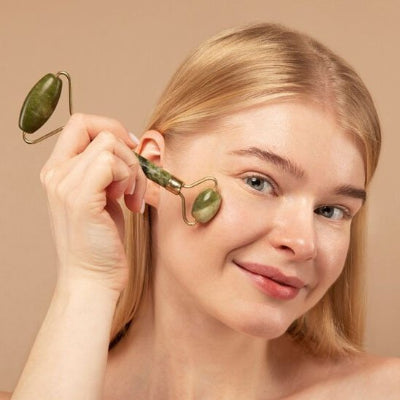 rouleau de jade anti-cernes et anti-poches pour le contour des yeux, soin défatigant naturel
