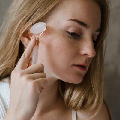 Gua sha visage en quartz rose