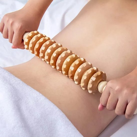 Massage du dos avec rouleau de massage Ergorelief Maderotherapie