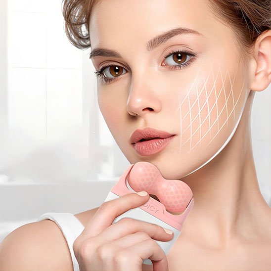 Résultat peau éclatante après utilisation rouleau massage facial quotidien
