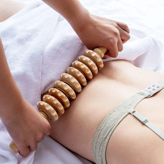 Utilisation rouleaux de massage sur le dos madherotherapie adorebeaute.com
