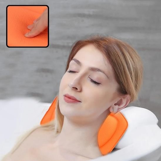 Femme avec coussin de bain AquaRelax dans le bain