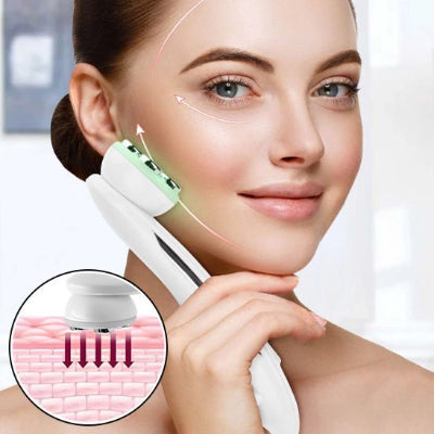 femme utilisant appareil massage visage lumière verte