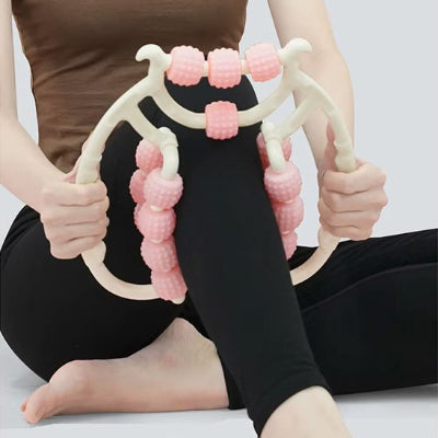 Massage des hanches avec rouleau de massage manuel 