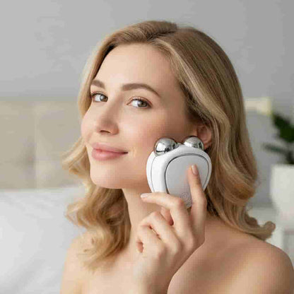 Masseur visage haute technologie forme cœur