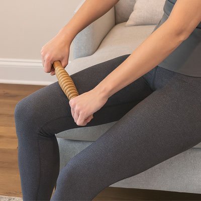 Rouleau de massage bois jambe utilisation 